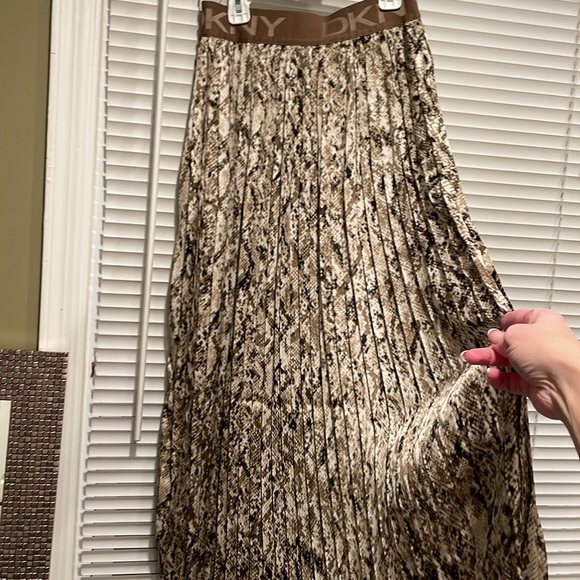 Dkny Dresses & Skirts - NWOT DKNY boutique animal print pleated skirt. Gorgeous